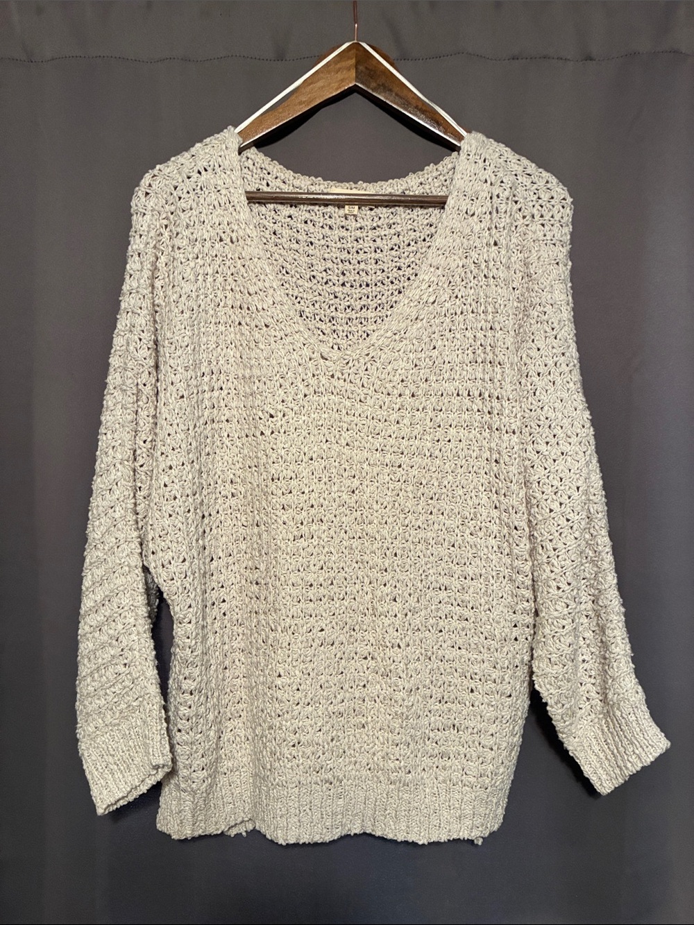eesome Cream Open-Knit V-Neck Sweater